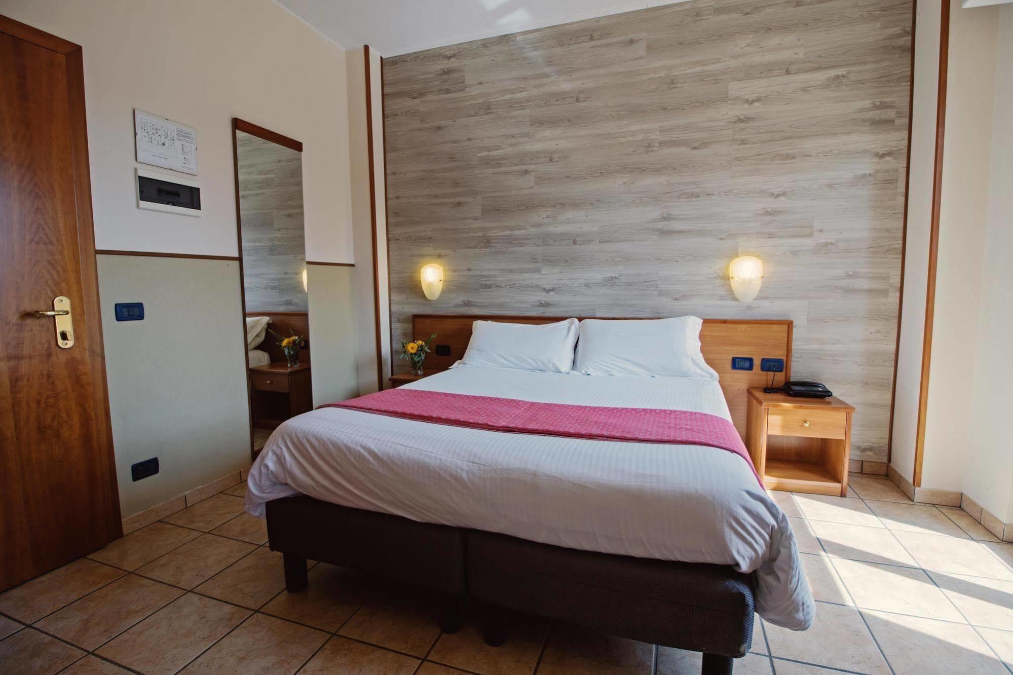 Albergo Moderno & Spa Fuipiano Valle Imagna Eksteriør billede